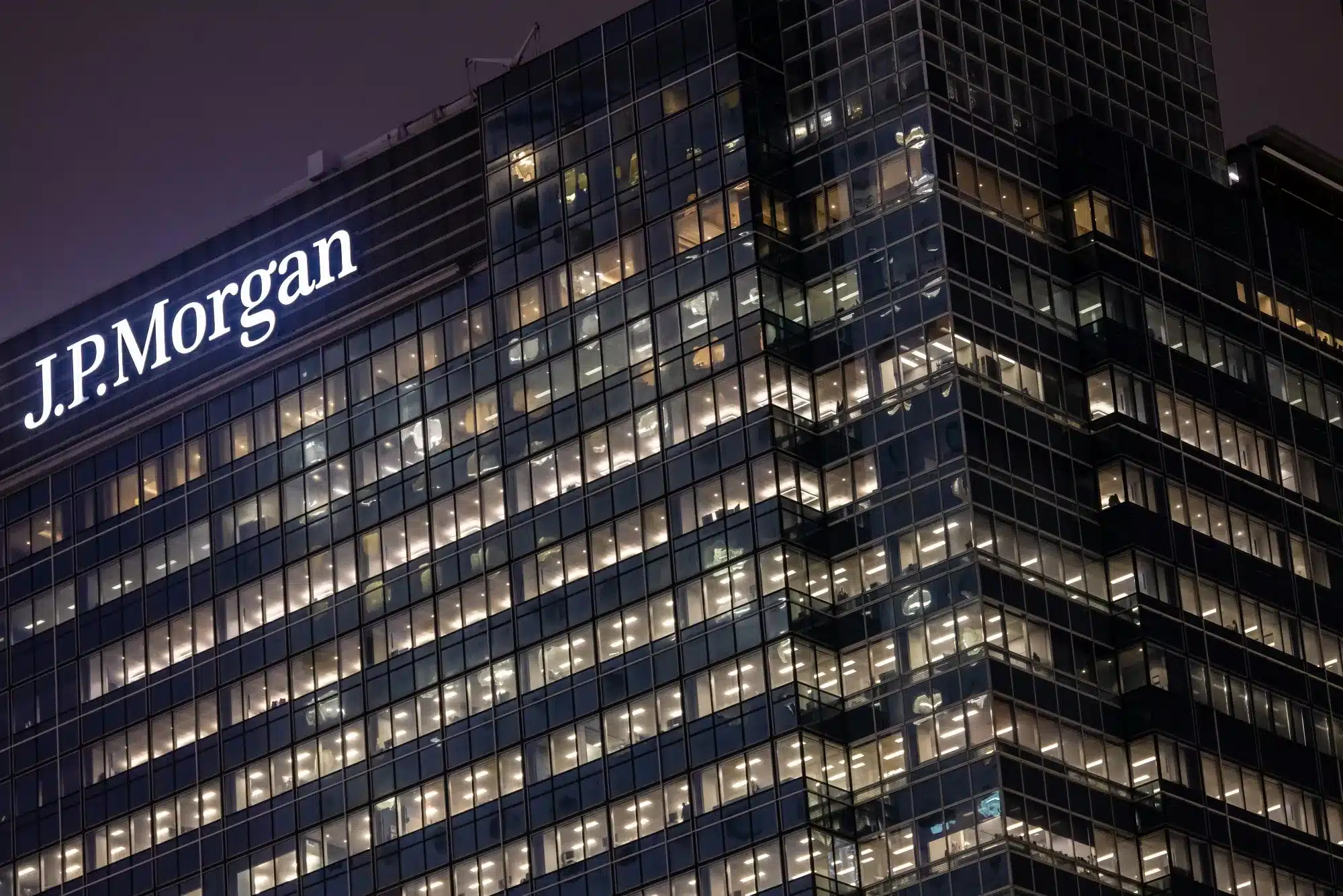 JPMorgan resumes dollar clearing in Angola after 10-year hiatus