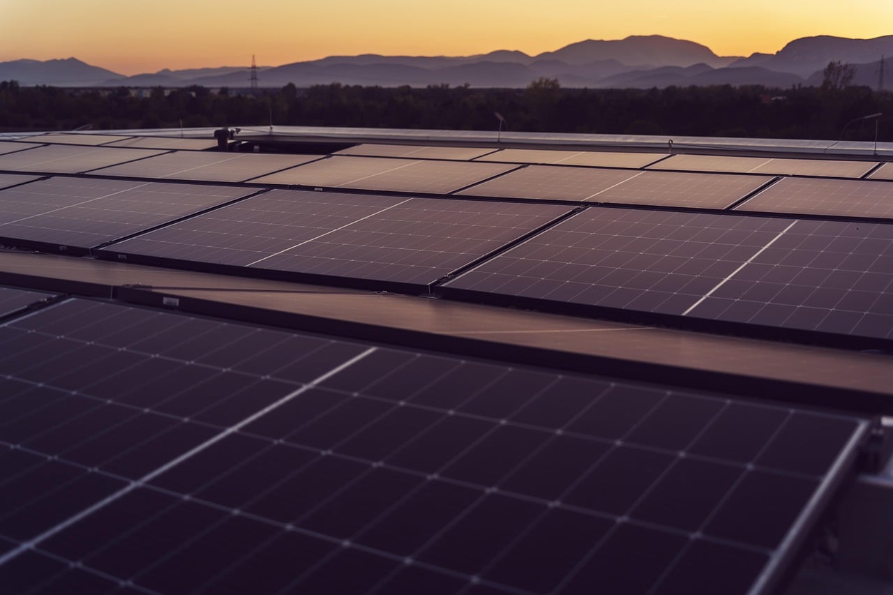 Zimbabwe plans 600MW floating solar project at Lake Kariba, construction set for 2026