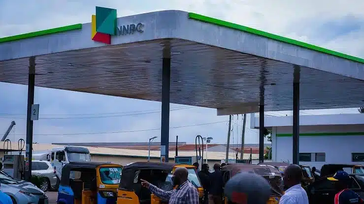 Why Nigerians are still waiting for relief from lower oil prices